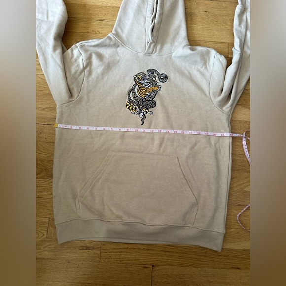 🐯🔥 H&M Beige Hoodie Tiger Snake Embroidered Graphic Size M Streetwear ⭐ - Picture 4 of 7